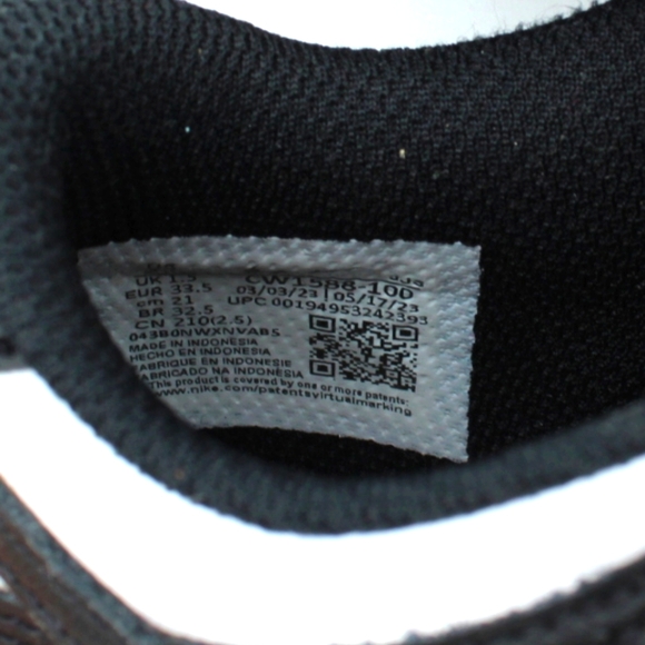 Nike Dunk Low – Black/White “Panda” – Size 2Y - Picture 5 of 9